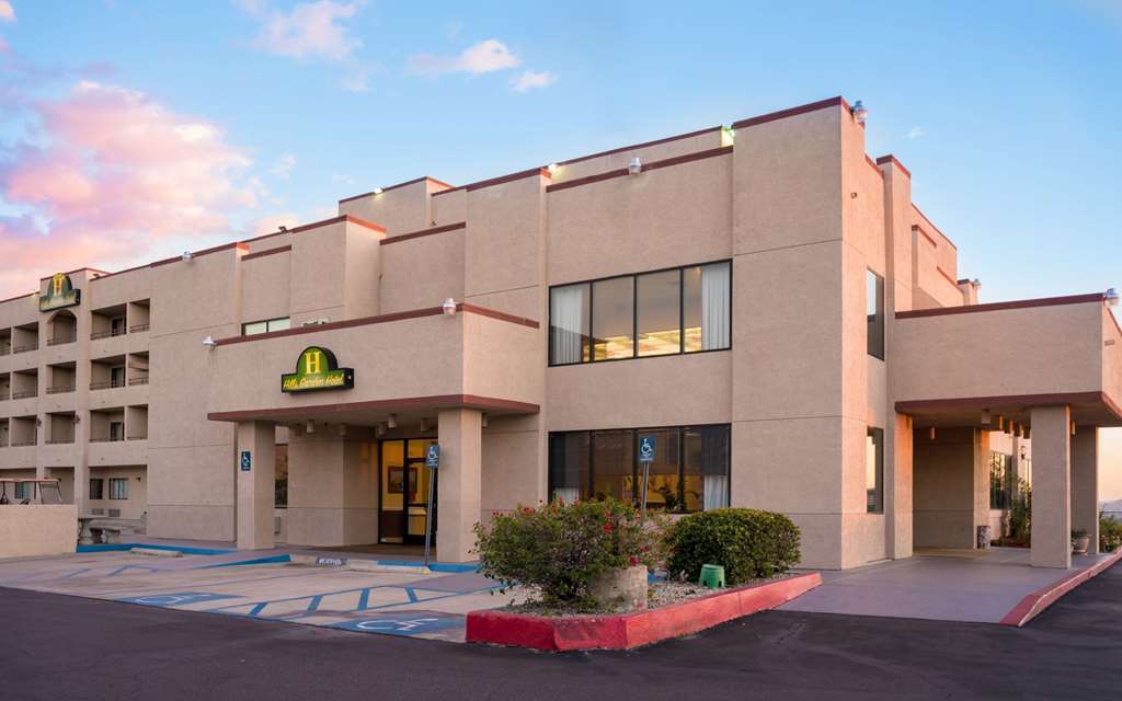 San Bernardino Inn & Suites מראה חיצוני תמונה