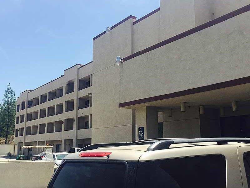 San Bernardino Inn & Suites מראה חיצוני תמונה