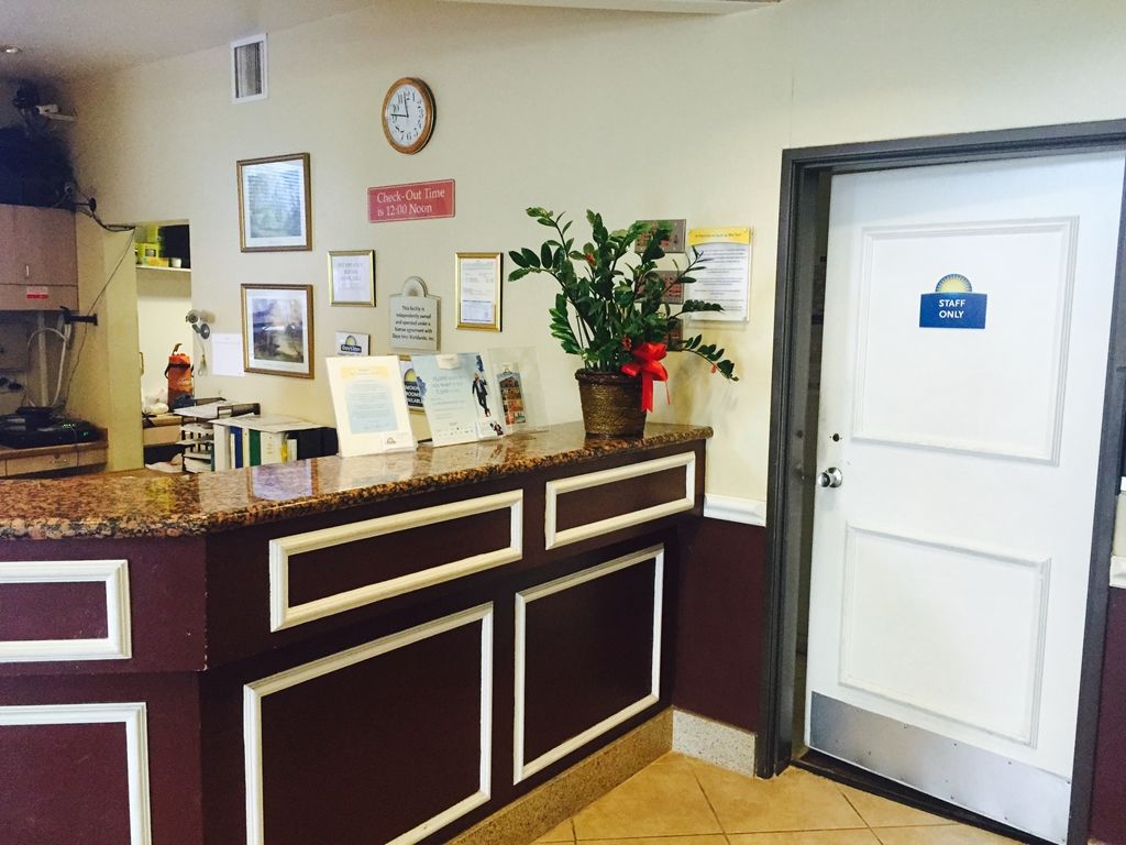 San Bernardino Inn & Suites מראה פנימי תמונה