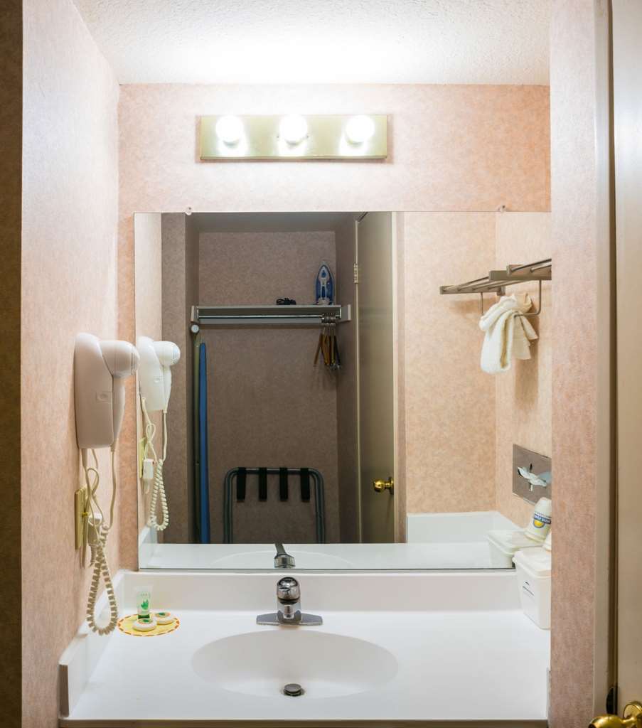 San Bernardino Inn & Suites חדר תמונה