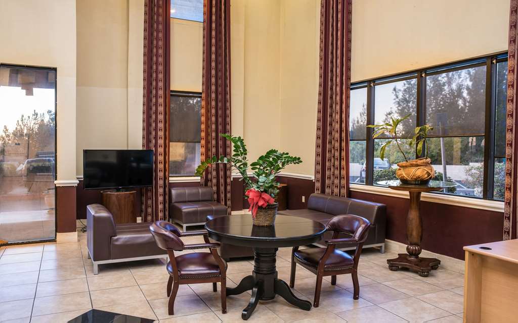 San Bernardino Inn & Suites מראה פנימי תמונה