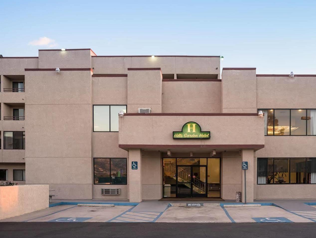 San Bernardino Inn & Suites מראה חיצוני תמונה